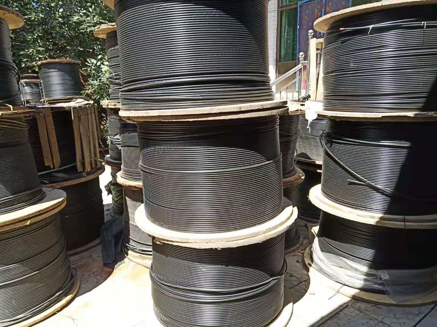 市场主流光缆品牌全解析 长飞、烽火、亨通与康宁的性能对比与应用场景